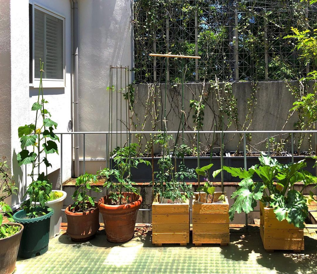 Mix of different containers