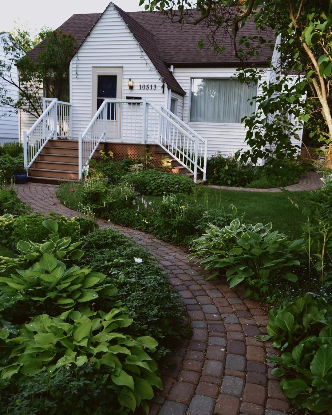 Narrow pathway