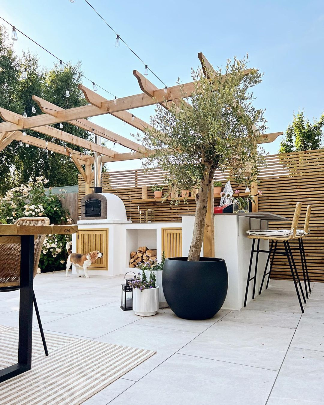 Outdoor kitchen