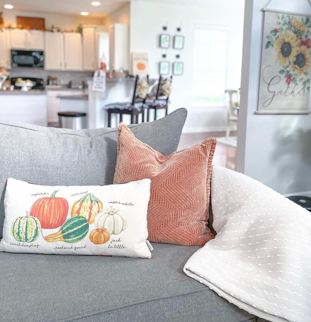 Pumpkin-patterned cushion