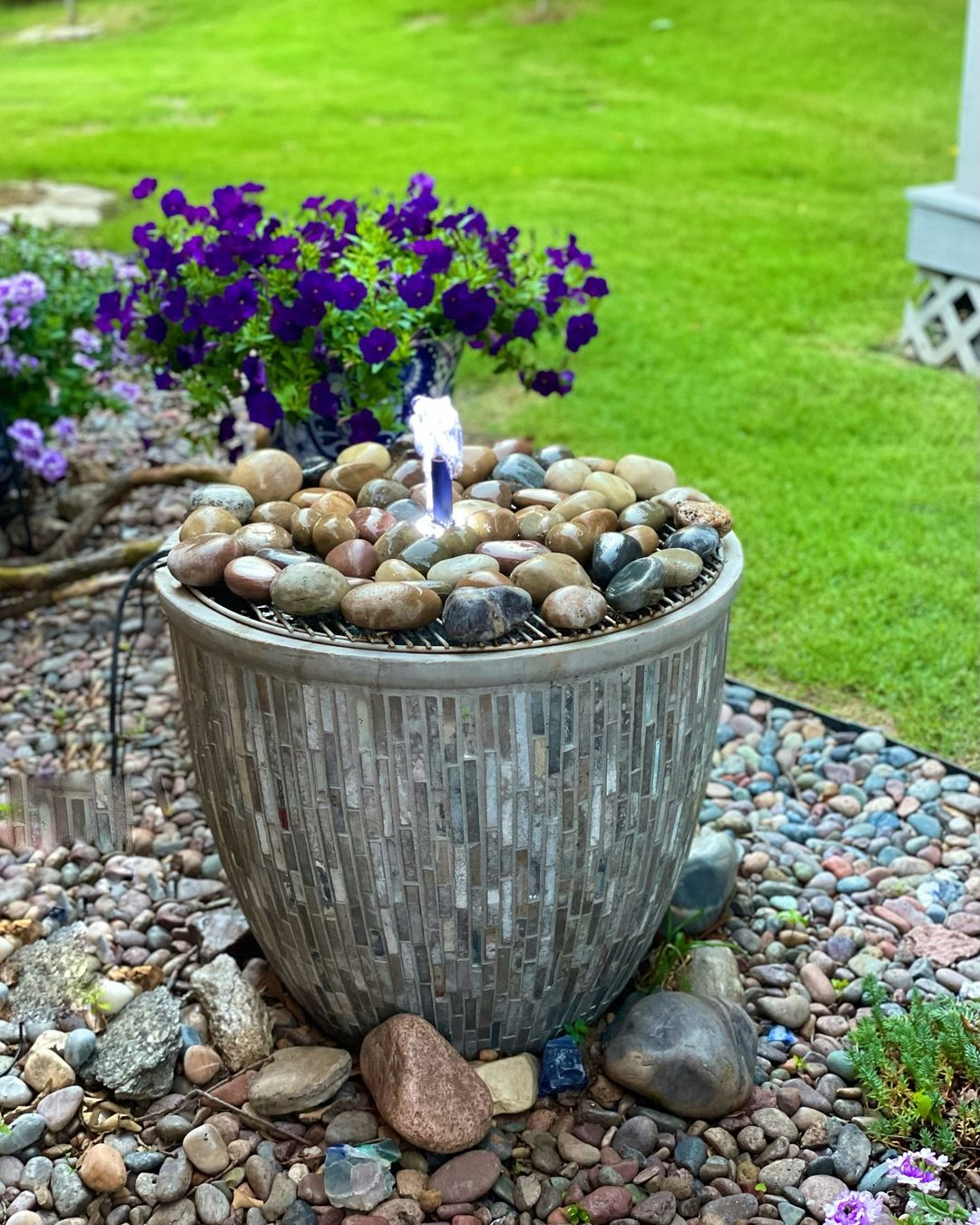 Solar-powered fountain