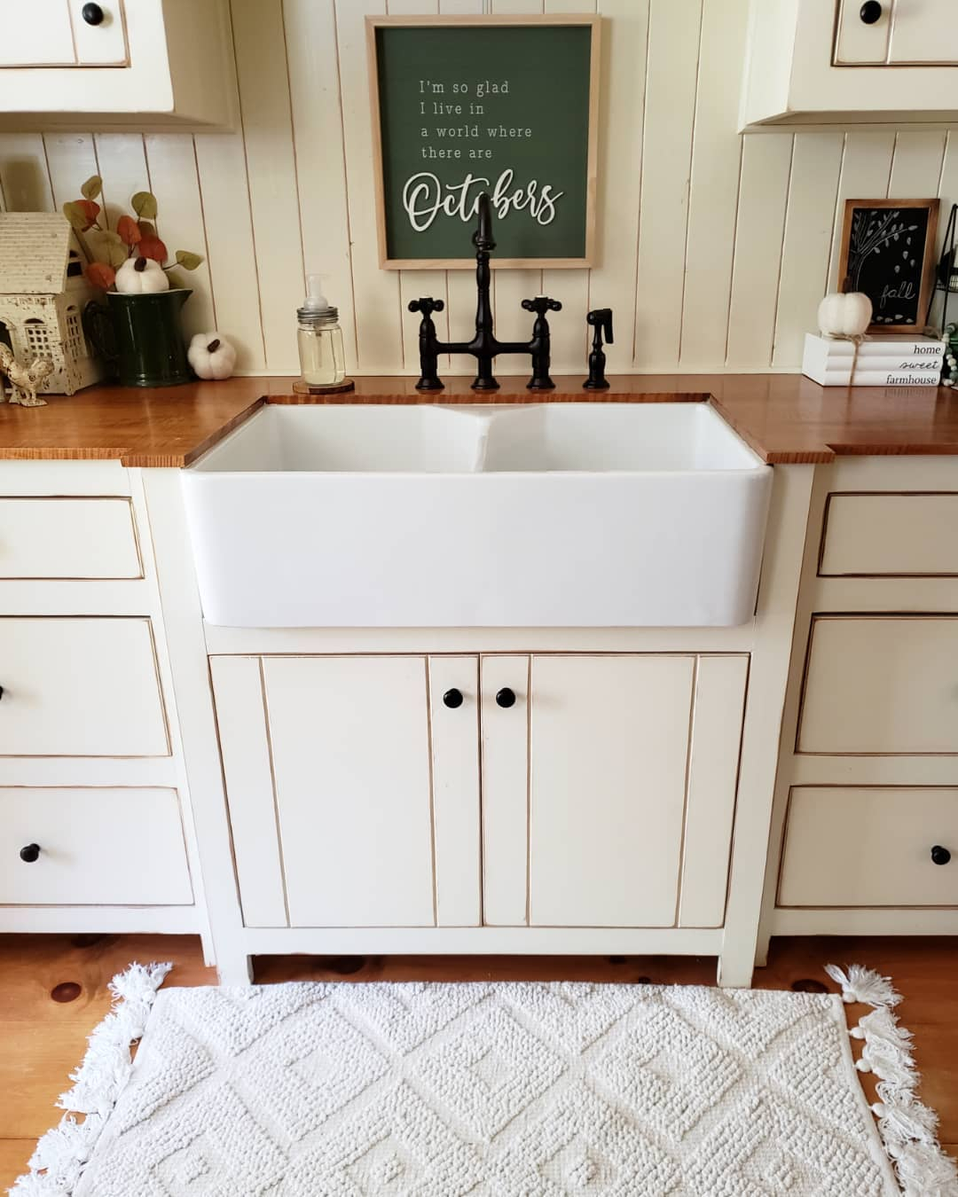 Laundry room color scheme