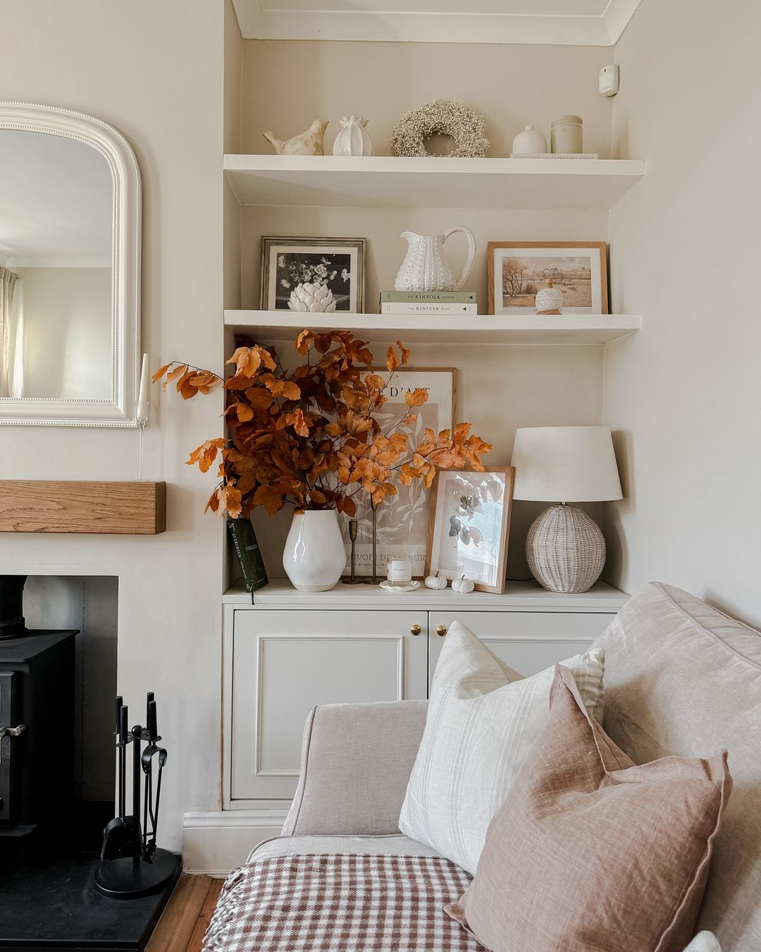 Fall shelf nook
