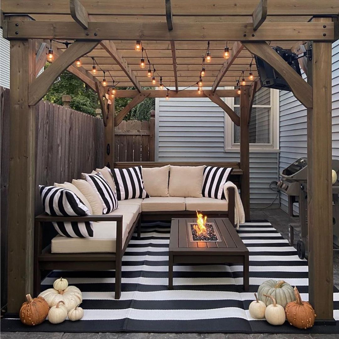 Outdoor fire pit
