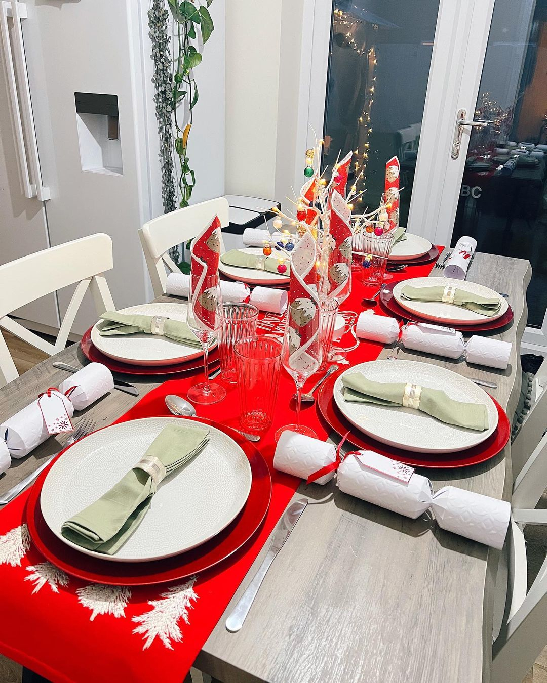 Festive dining table decor