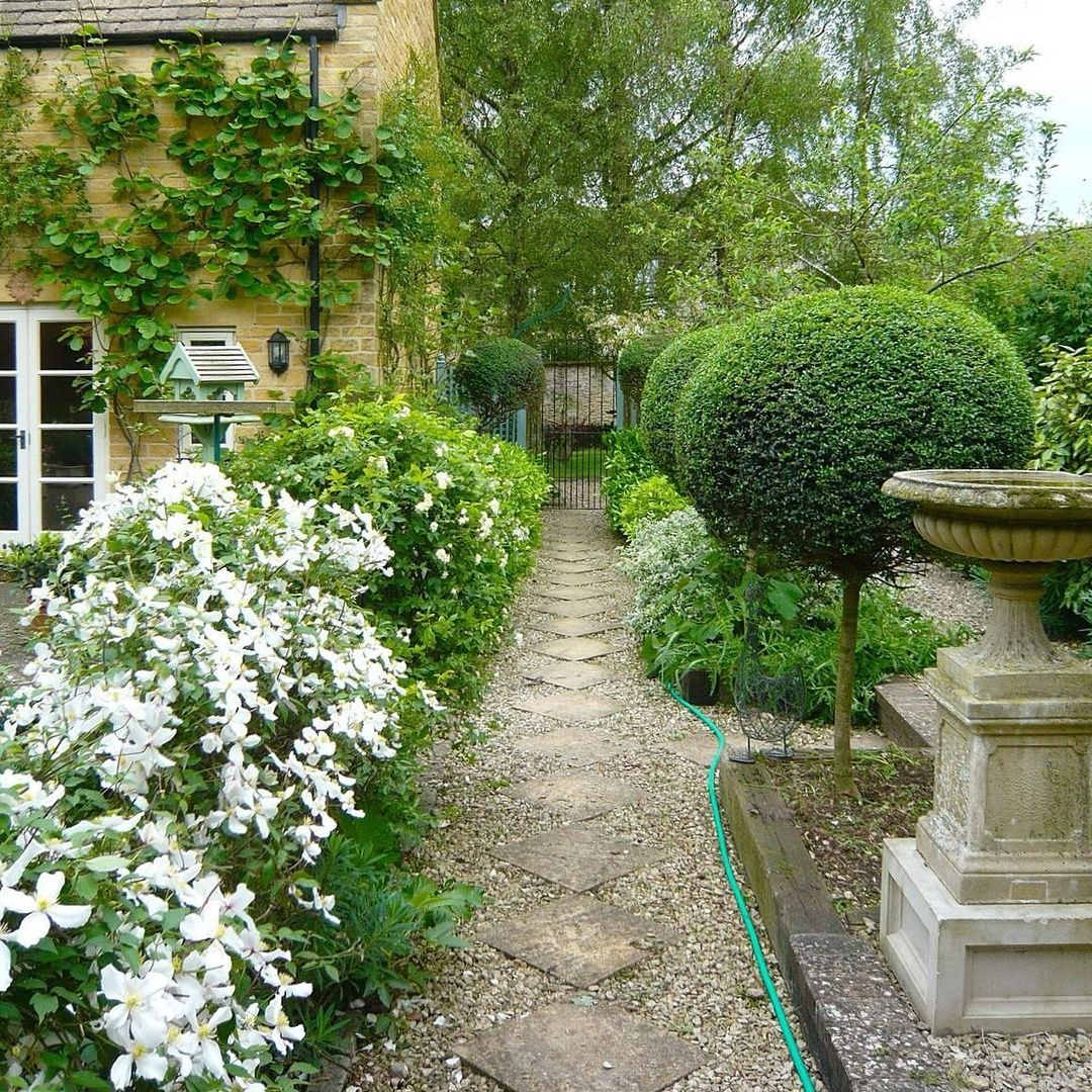 Garden pathway decor