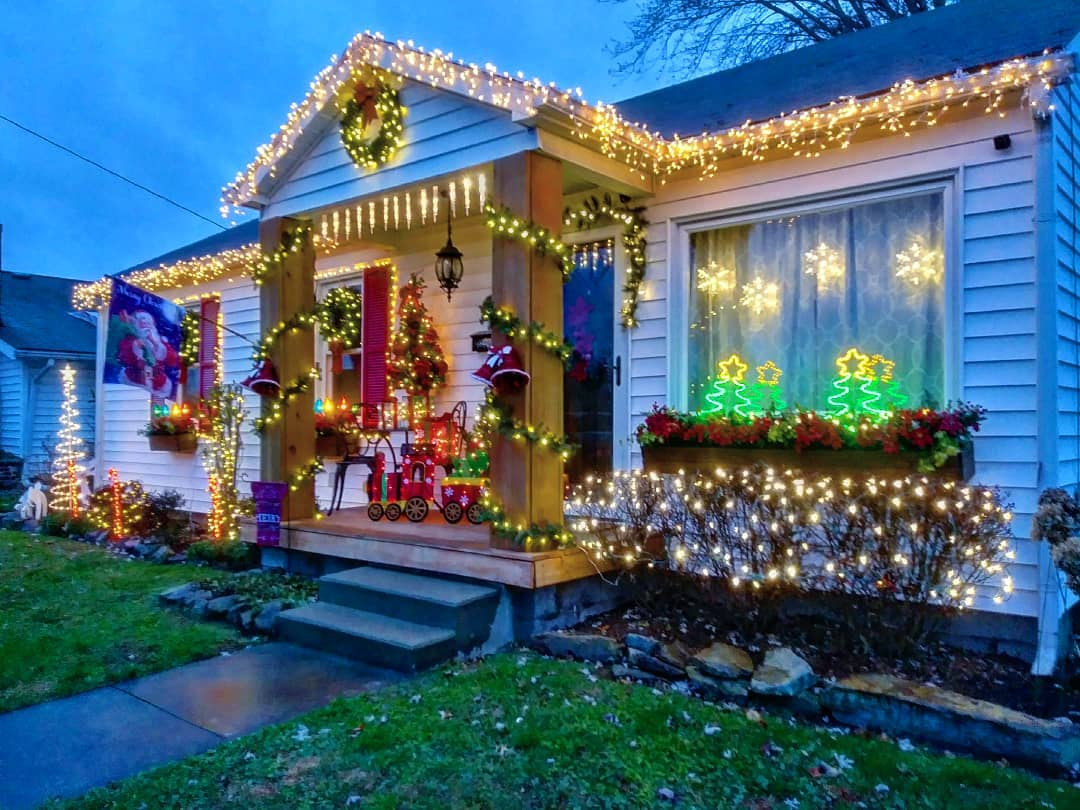 Outdoor string lights