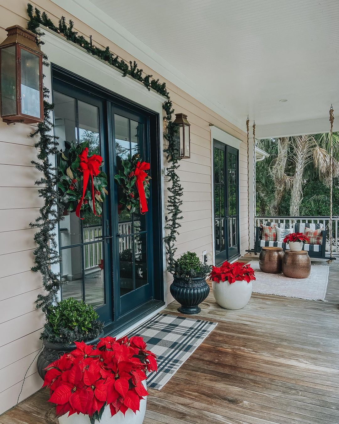 Traditional Christmas theme