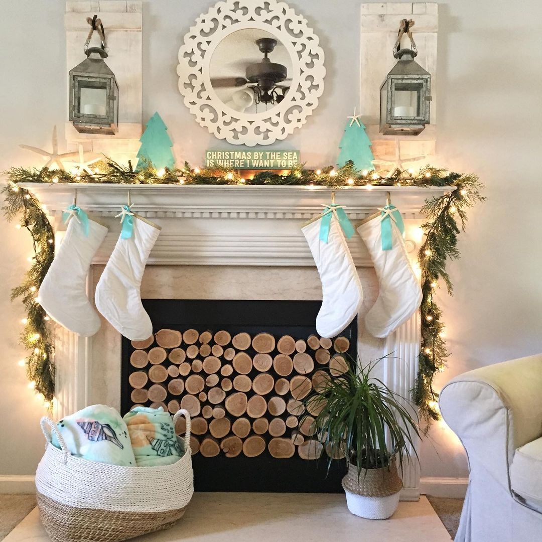 Christmas mantel decor