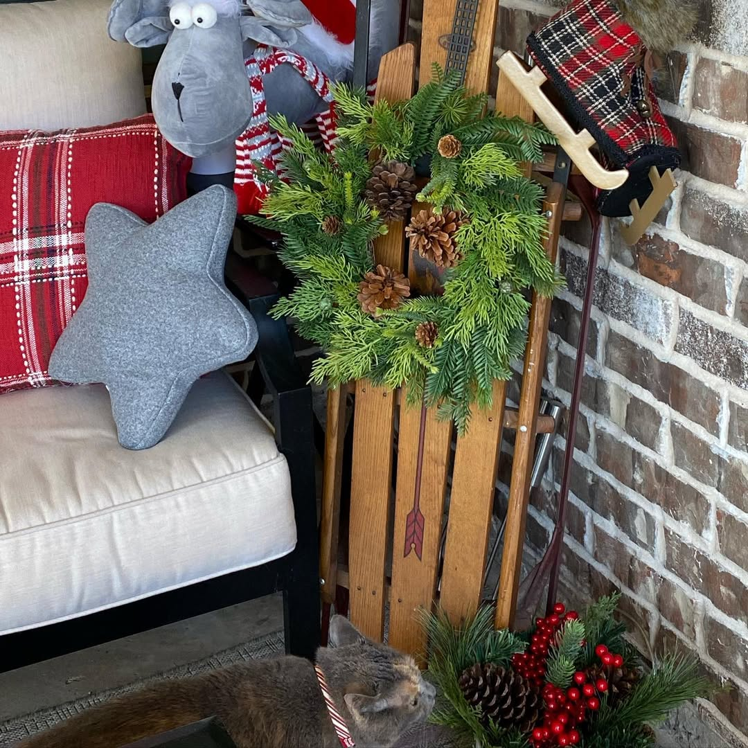 Evergreen wreath accent