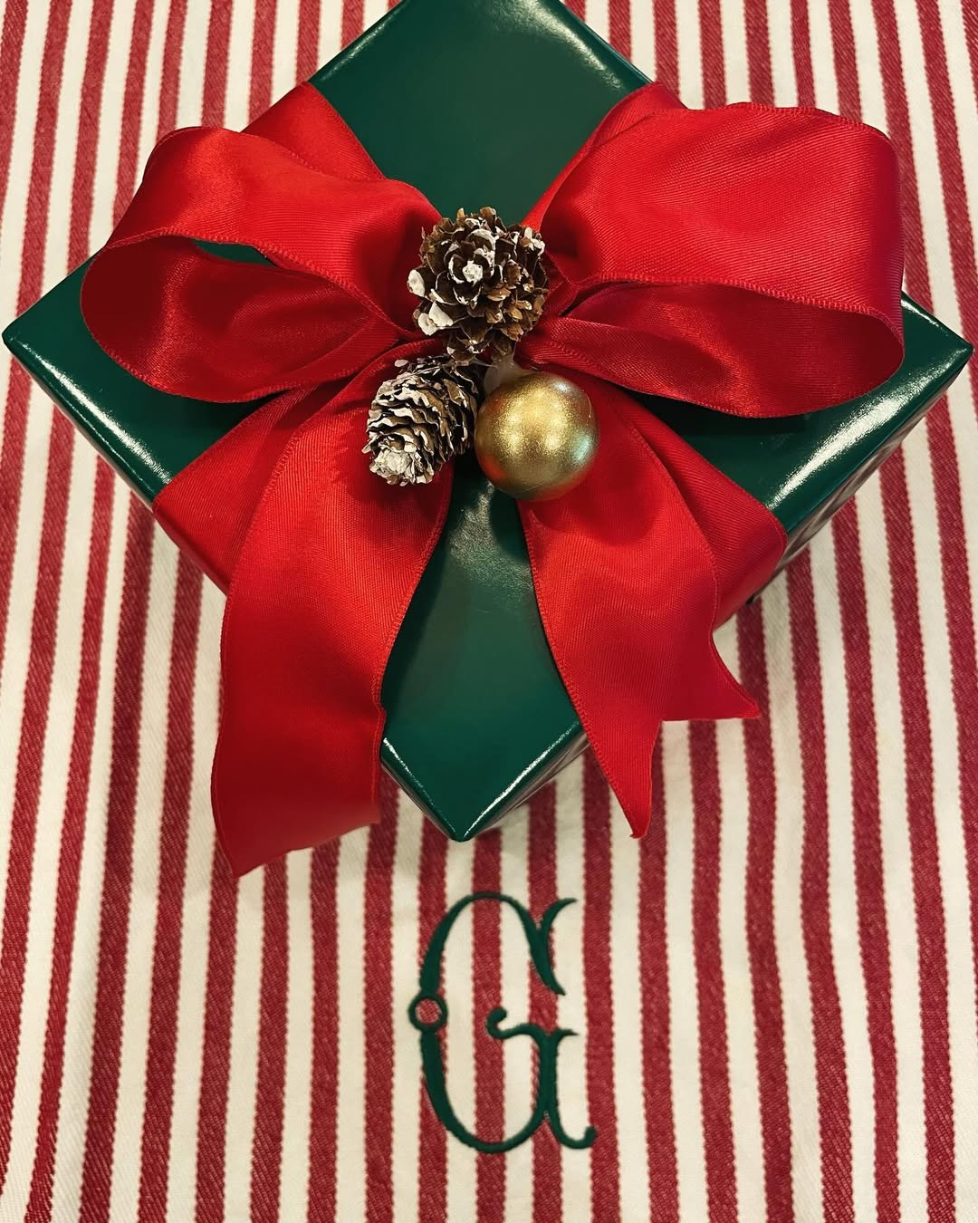Gift topper