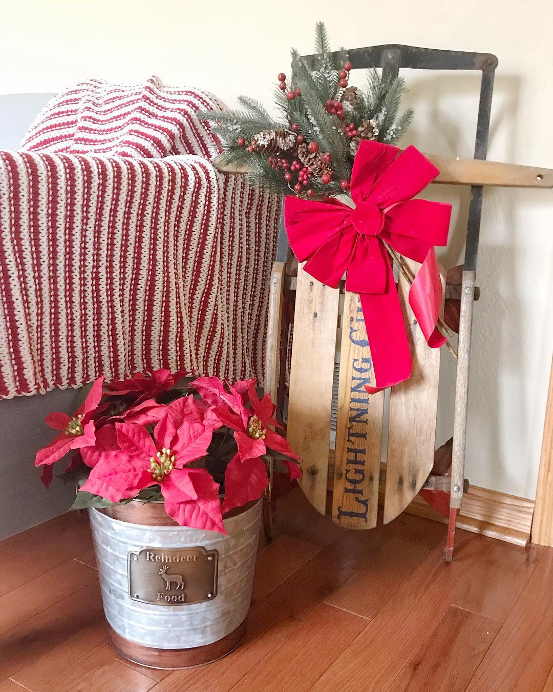 Red bow accent