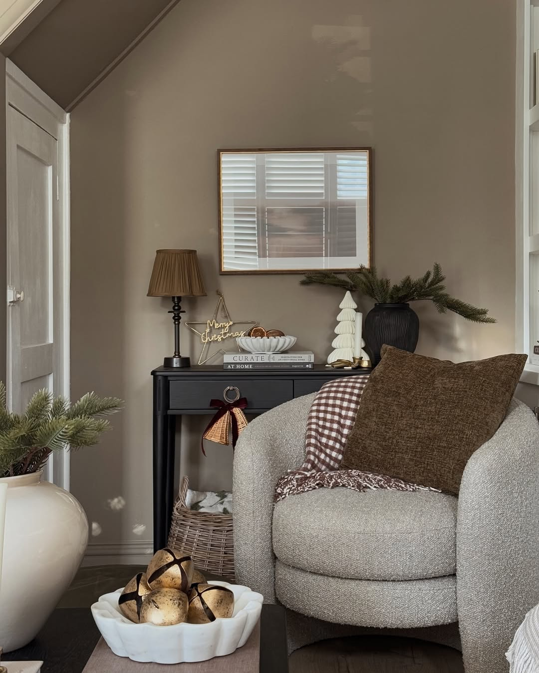 Winter nook decor