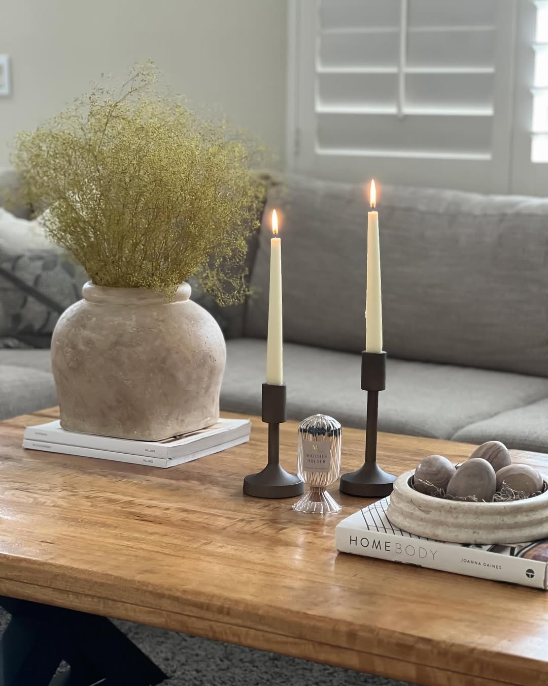 Seasonal spring table decor