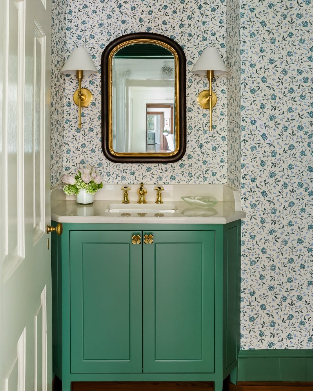 Emerald vanity