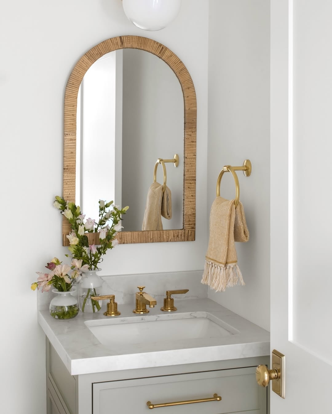 Powder room hardware