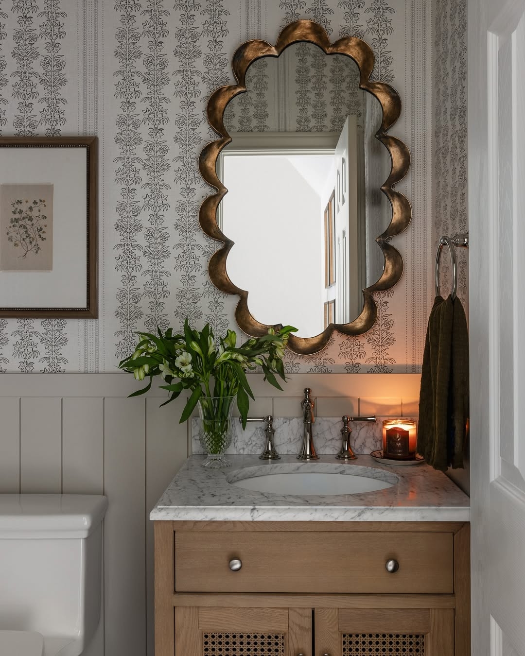 Powder room scent