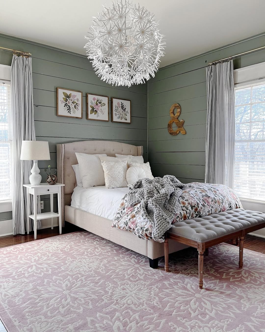 Seasonal accessories and decor