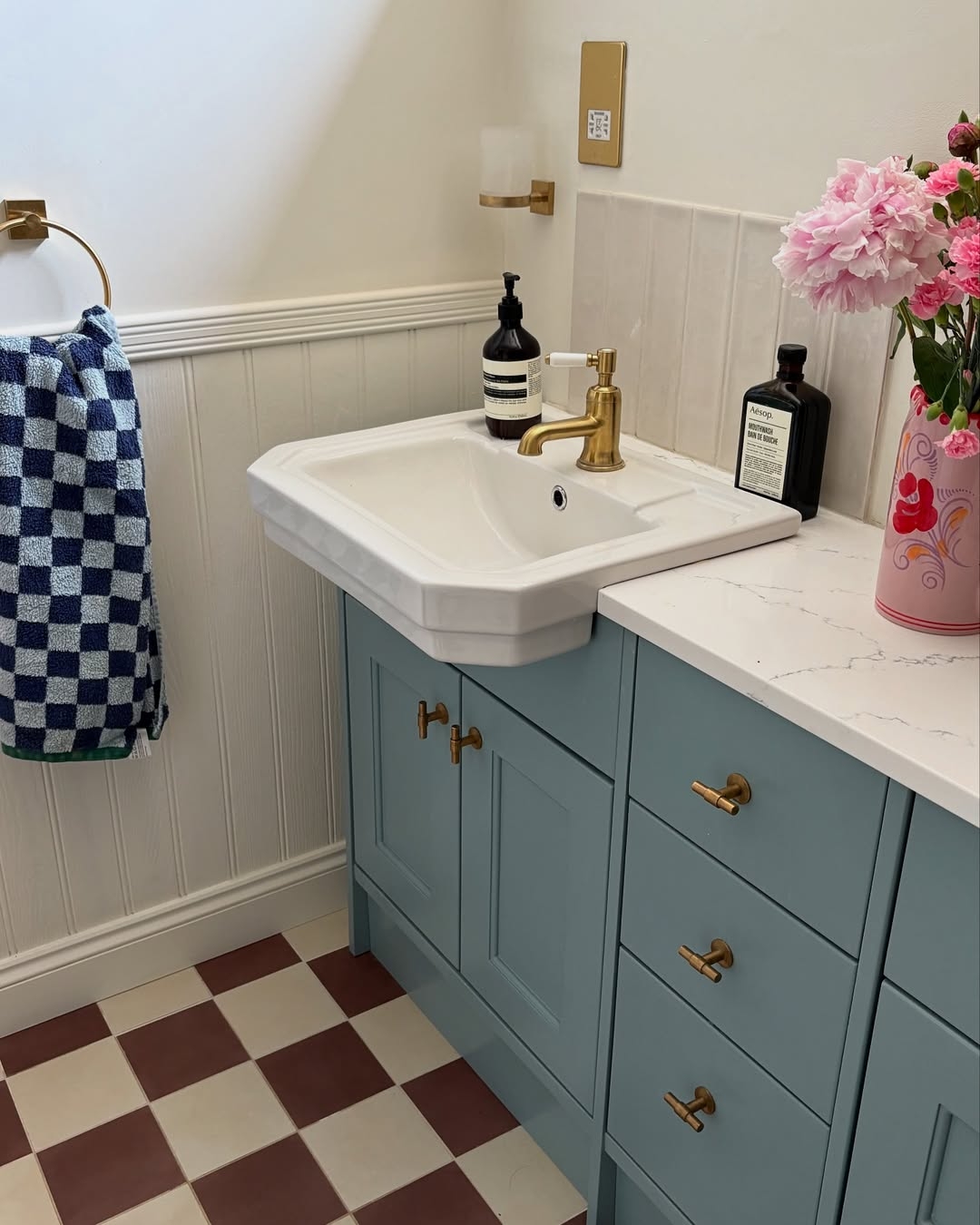 Bathroom hardware and fixtures