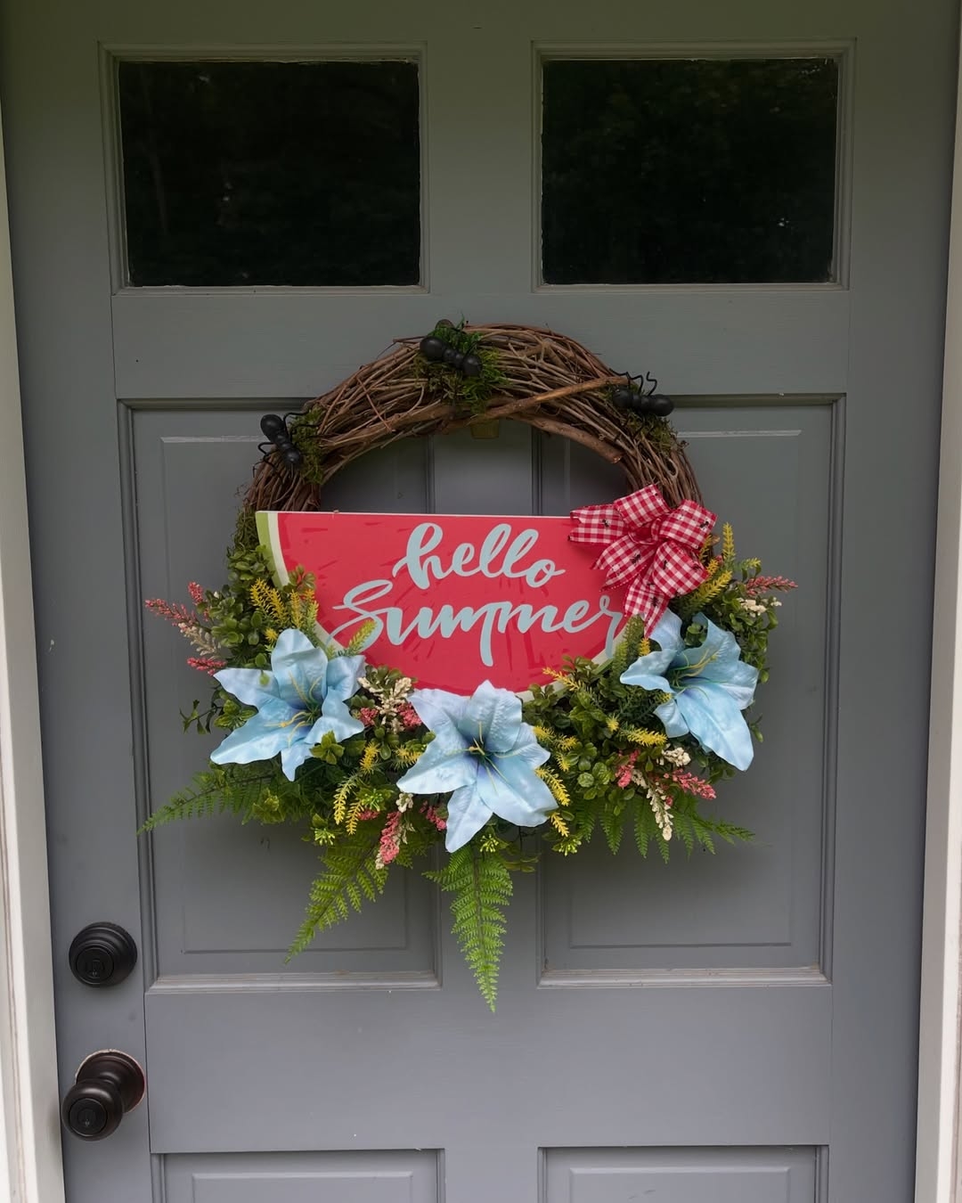 Picnic-themed wreath