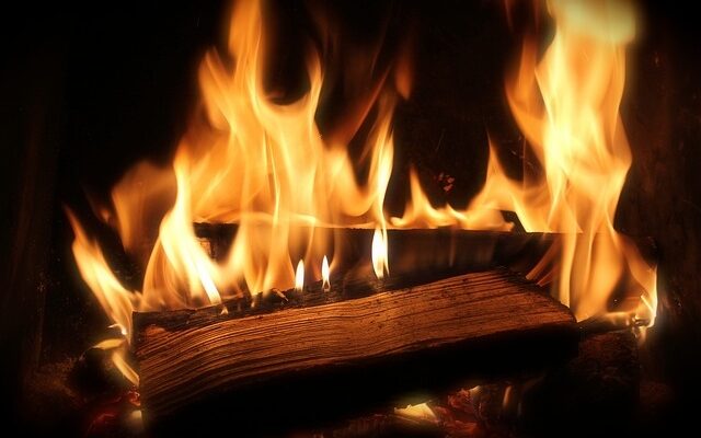Fireplace-6778816_640