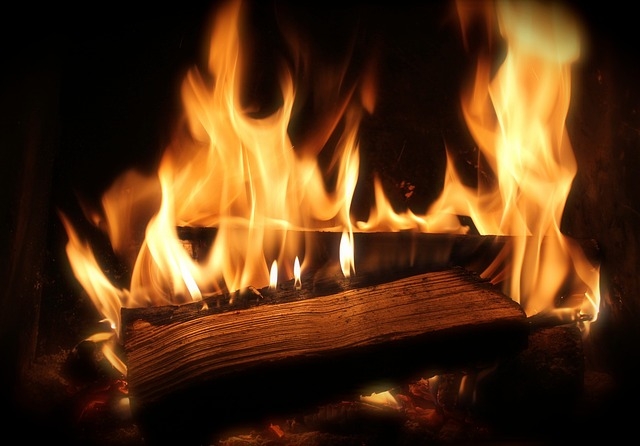 Fireplace-6778816_640